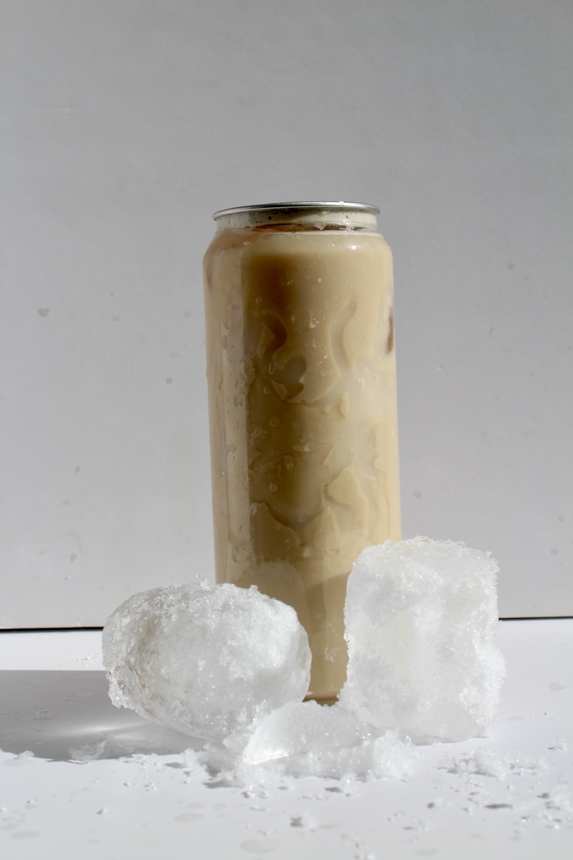 Lata de cafe proteico Kairos con hielo