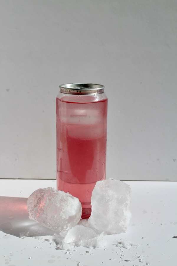 Lata de isodrink Kairos con hielo